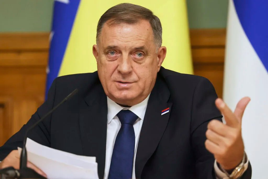 Dodiku u Čikagu uručeno priznanje za liderstvo i zalaganje za demokratiju: U govoru se odrekao Srba koji su činili zločine