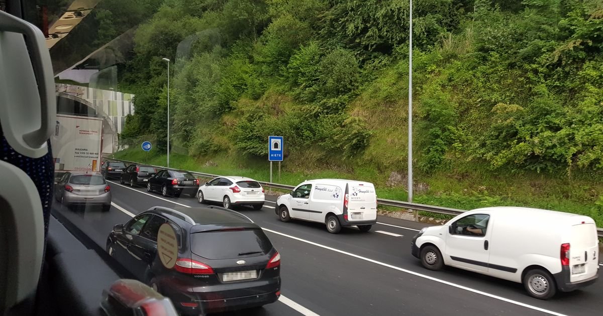 Koloni se NE VIDI KRAJ! Da li je ovo najstrašniji snimak gužve sa puteva danas: Evo gde je KRITIČNA tačka