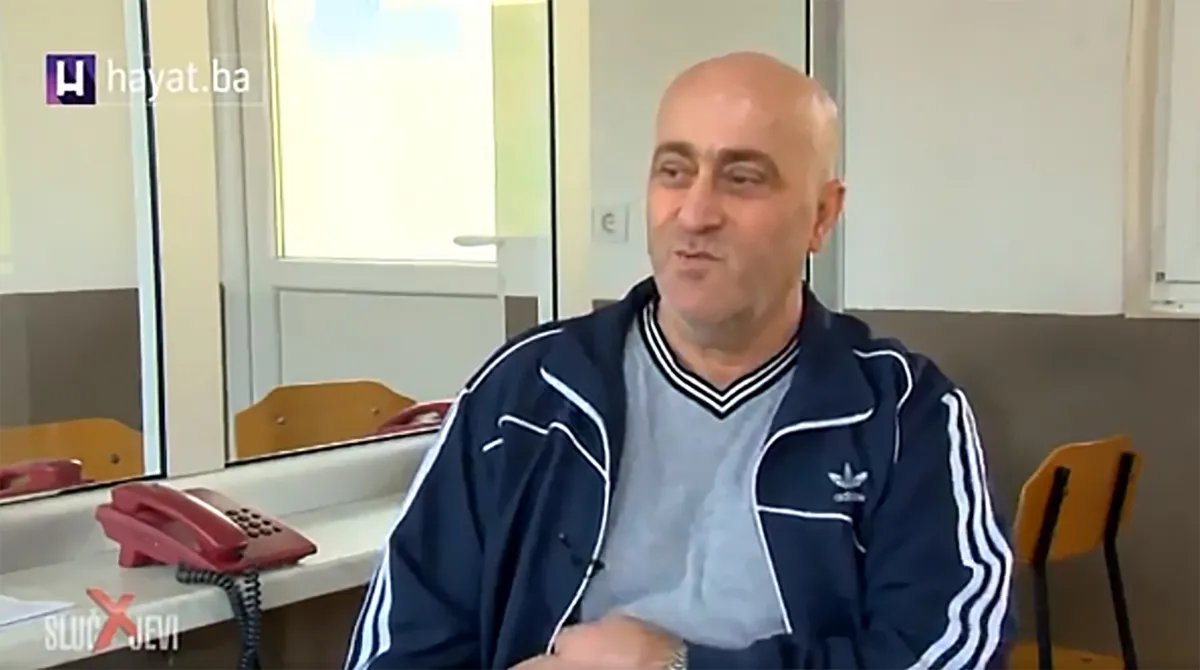 VIDEO Fikret Hadžić Hadžija na slobodi posle 24 godine, čuvari ga ispratili: Slučaj trostrukog ubistva i dalje deli javnost u BiH kao i prvog dana