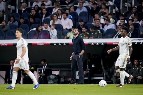GORI U MADRIDU! TRENER "U KLINČU" SA FUDBALEROM! Zvezda Reala poručila: Neću da igram, obraćaj mi se više!