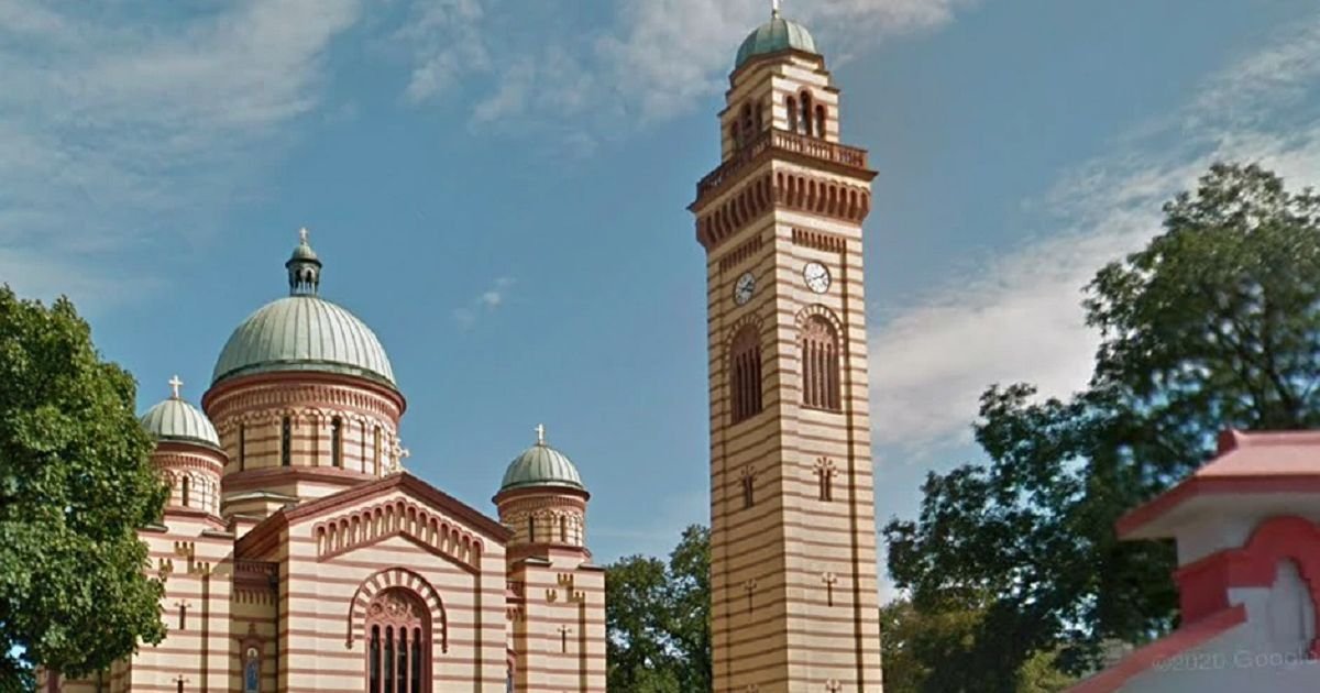 Sat koji pokazuje tačno vreme već 127 godina: Evo koja je tajna magičnog mehanizma u Jagodini