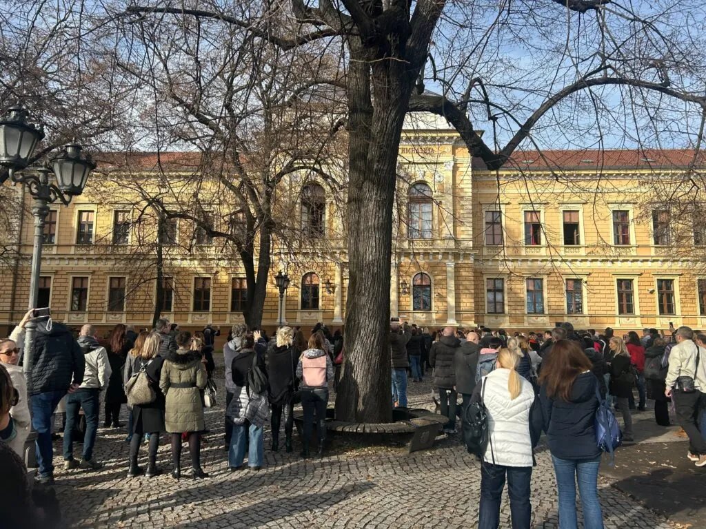 Roditelji učenika Jovine gimnazije zatražili hitnu smenu kompletne uprave škole: Tvrde da je sumnjiv izbor direktora u zvanje profesora na privatnom fakultetu