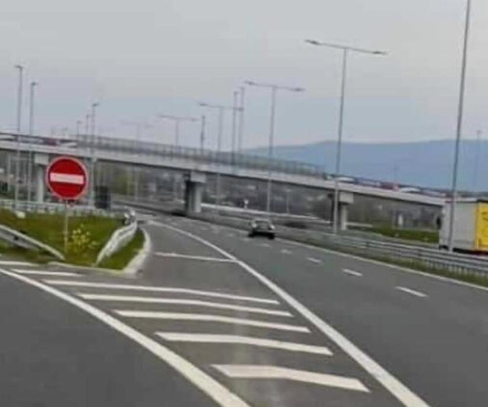 UPOZORENJE ZA VOZAČE NA MORAVSKOM KORIDORU! Vozilo UPRAVO JURI u suprotnom smeru! (FOTO)