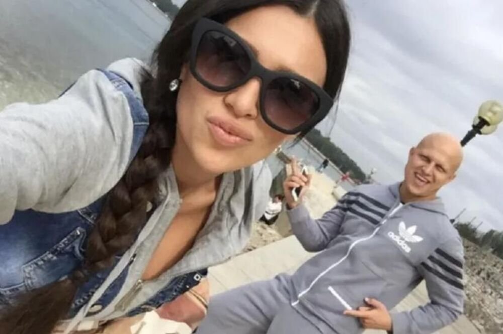 "NEMA NI KOSU A NI OBRVE ZBOG..": Žestoke prozivke na račun STANIJINOG BRATA - ljudi ostali ZGROŽENI šta je IZREKAO