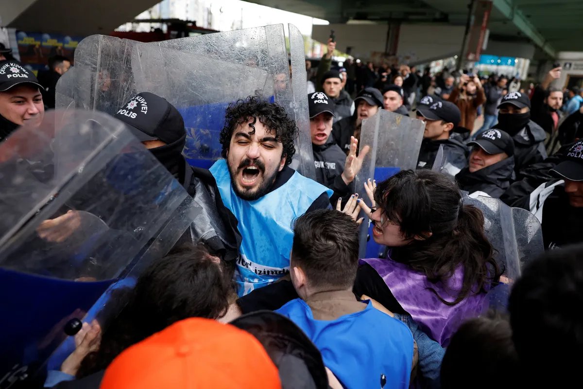 (FOTO) Neredi na ulicama Istanbula, više stotina uhapšenih na protestima povodom 1. maja