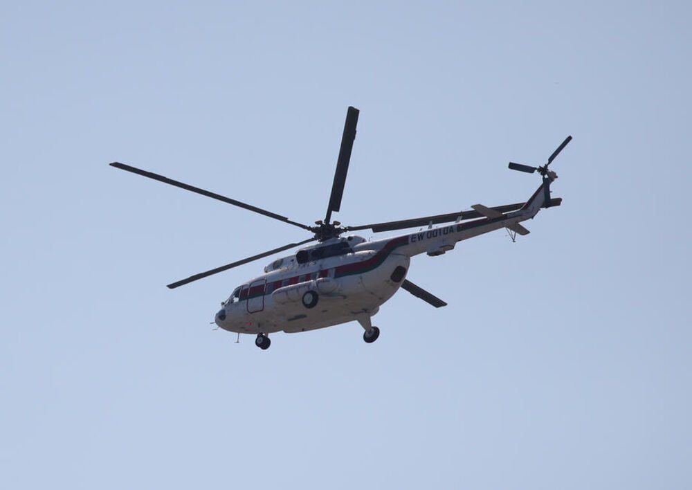 Prevrnuo se ruski putnički helikopter nakon poletanja! Najmanje 10 osoba povređeno u nesreći (VIDEO)