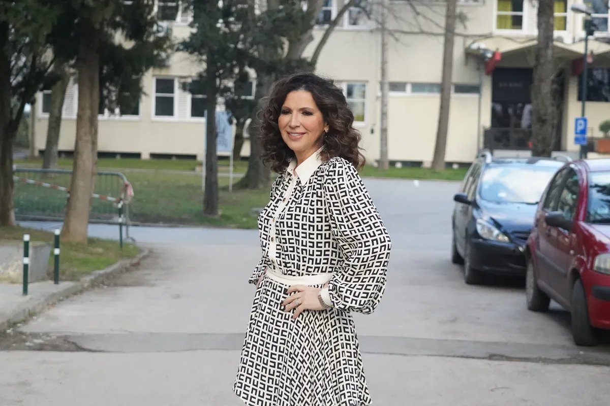 Sa 17 godina otpevala hit "Dođi u pet do pet", a onda zbog rata izbegla iz Sarajeva: Poznata pevačica na vrhuncu popularnosti nestala sa scene