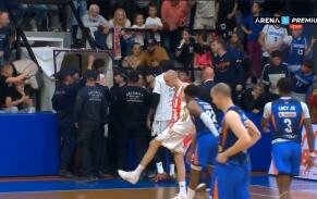 KALINIĆ ISKLJUČEN ZBOG TUČE! Besan ušao u klinč sa navijačima - pogledajte kako ga provociraju i kako im on uzvraća