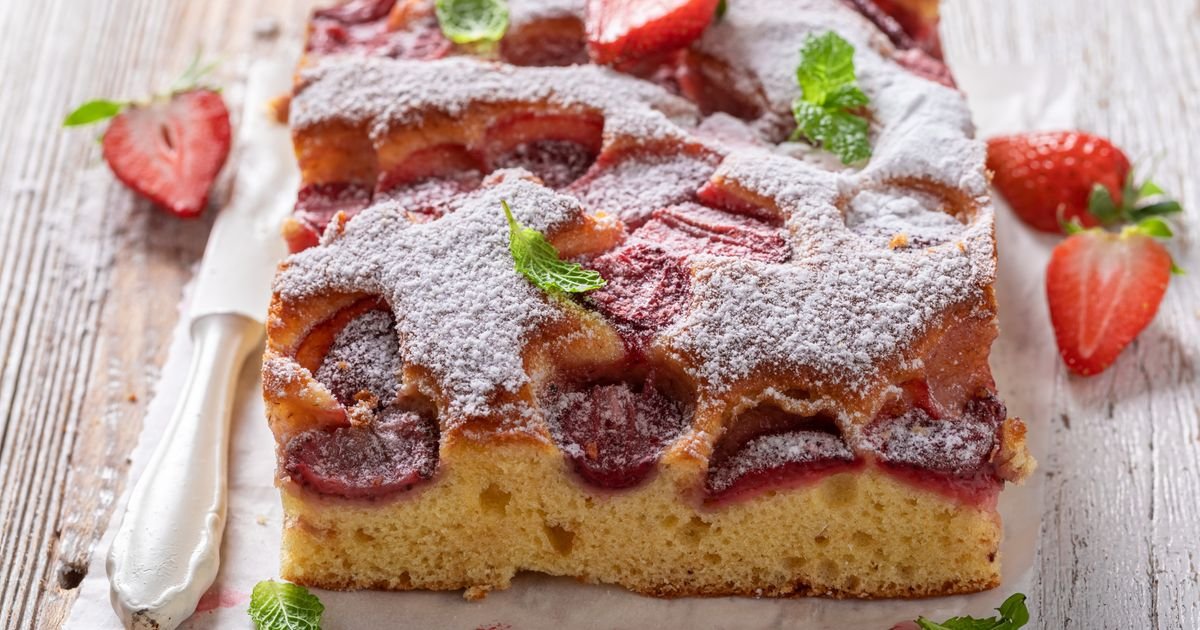 Najmekši kolač sa jagodama pravi se od nekoliko sastojaka: Toliko je dobar da svi traže recept