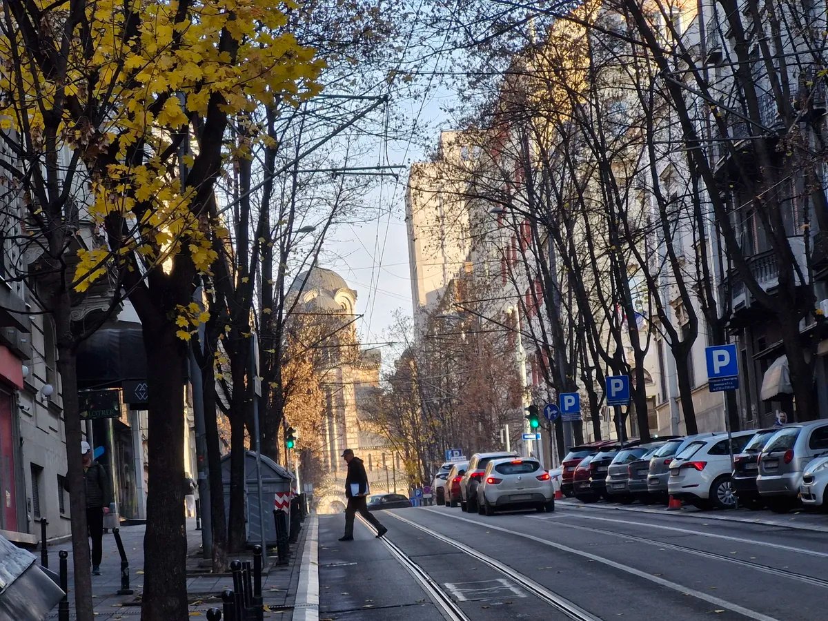 Manji porast temperature i duži sunčani periodi, ponegde slabe padavine