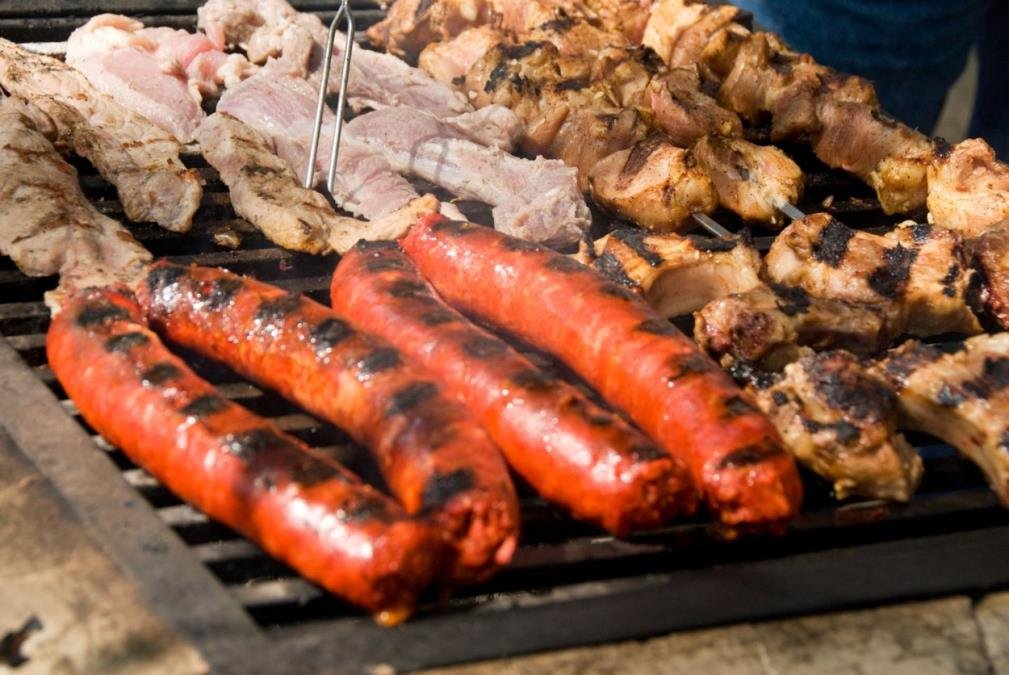 Da li smete da jedete roštilj od juče? Ako meso stoji duže od ovoliko, rizikujete opasno trovanje: Jedna greška sa frižiderom je kobna!