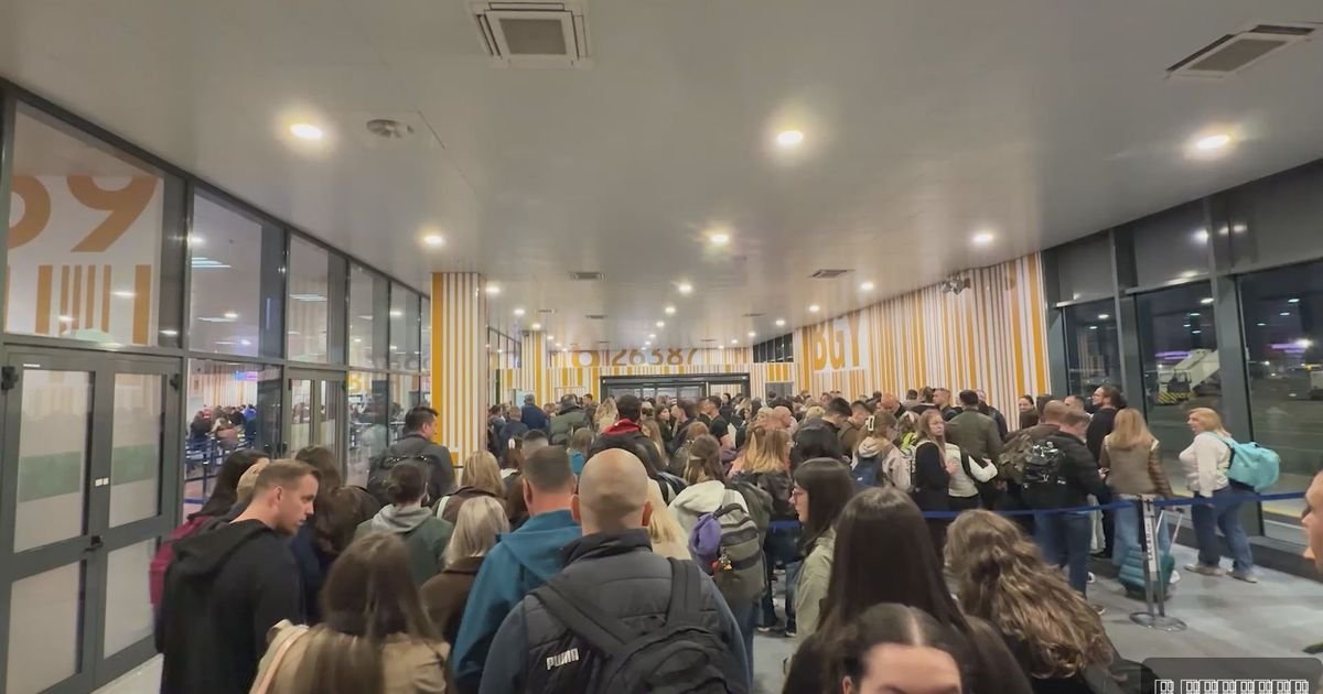 Srbe maltretirali 2 sata na aerodromu! U Italiji preživeli dramu, odvojeni u poseban gejt