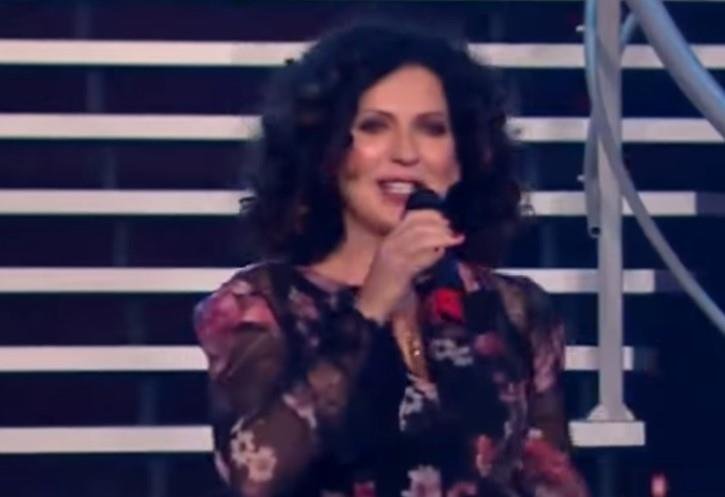 PLAKALA ZBOG TITA PA POBEGLA U INOSTRANSTVNO: Imala hit koji i danas svi pevaju: U Srbiju došla nakon 40 godina i nije mogla da veruje šta je doživela