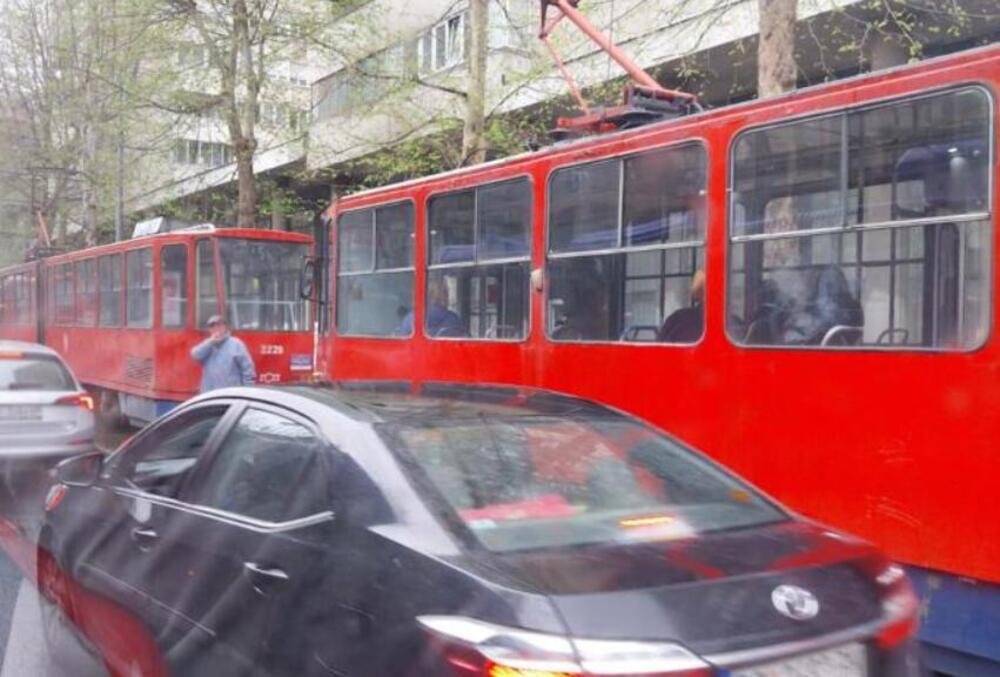 Tramvaj pokosio mladića u Beogradu: Teško povređen u nesreći, bore mu se za život!