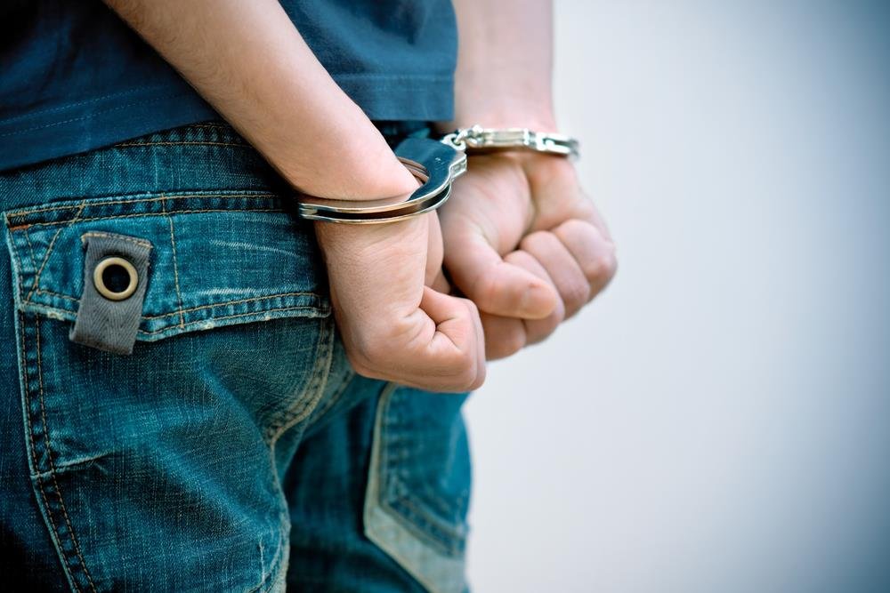REKAO DA JOJ JE ĆERKA U VELIKOJ OPASNOSTI, PA JE POKRAO Uhapšen muškarac (63) koji je prevario staricu i uzeo joj ogroman novac