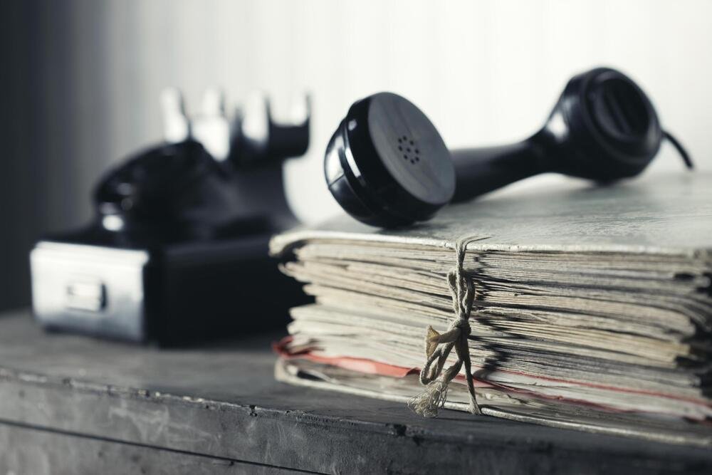 SVI SMO IMALI NA TELEFONU! Saki dan smo ih gledali, a nismo znali šta znače – 5 slova koja su obeležila jednu eru!