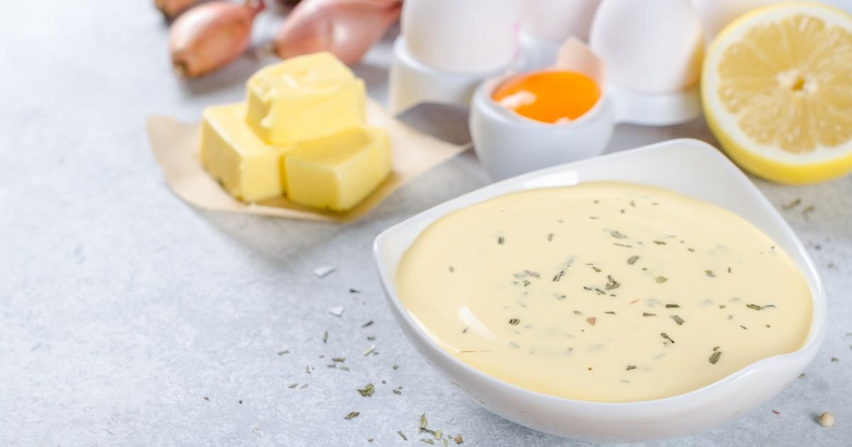 Holandez sos bez grudvica za 60 sekundi: Trik sa štapnim blenderom koji uvek uspeva