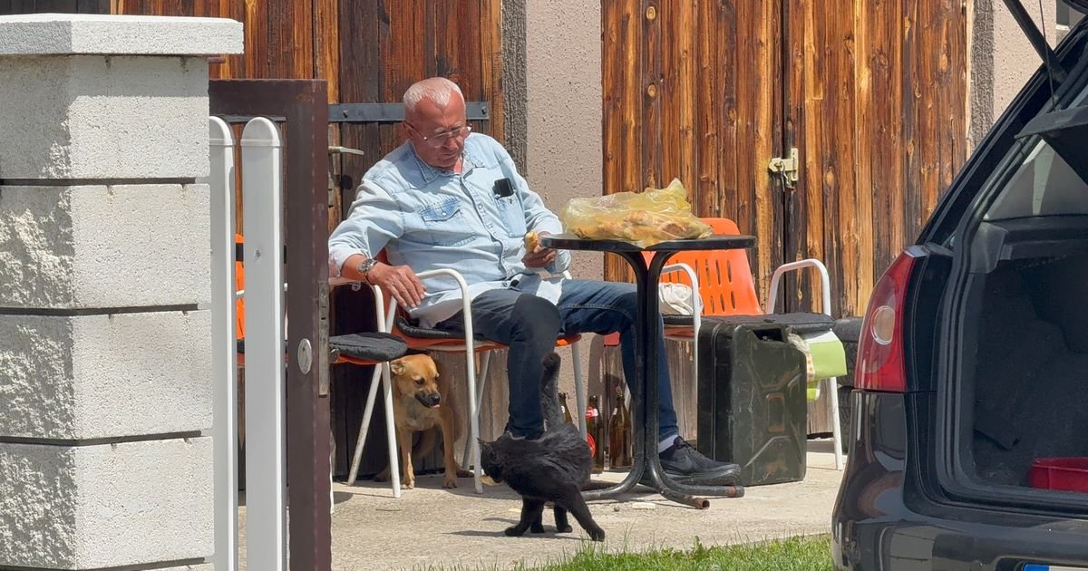 "Držao 2 dana mtrvu suprugu u hladnjači" Šok tvrdnje komšije o pevaču: "Zbog 500€ bi prodao i najrođenije"