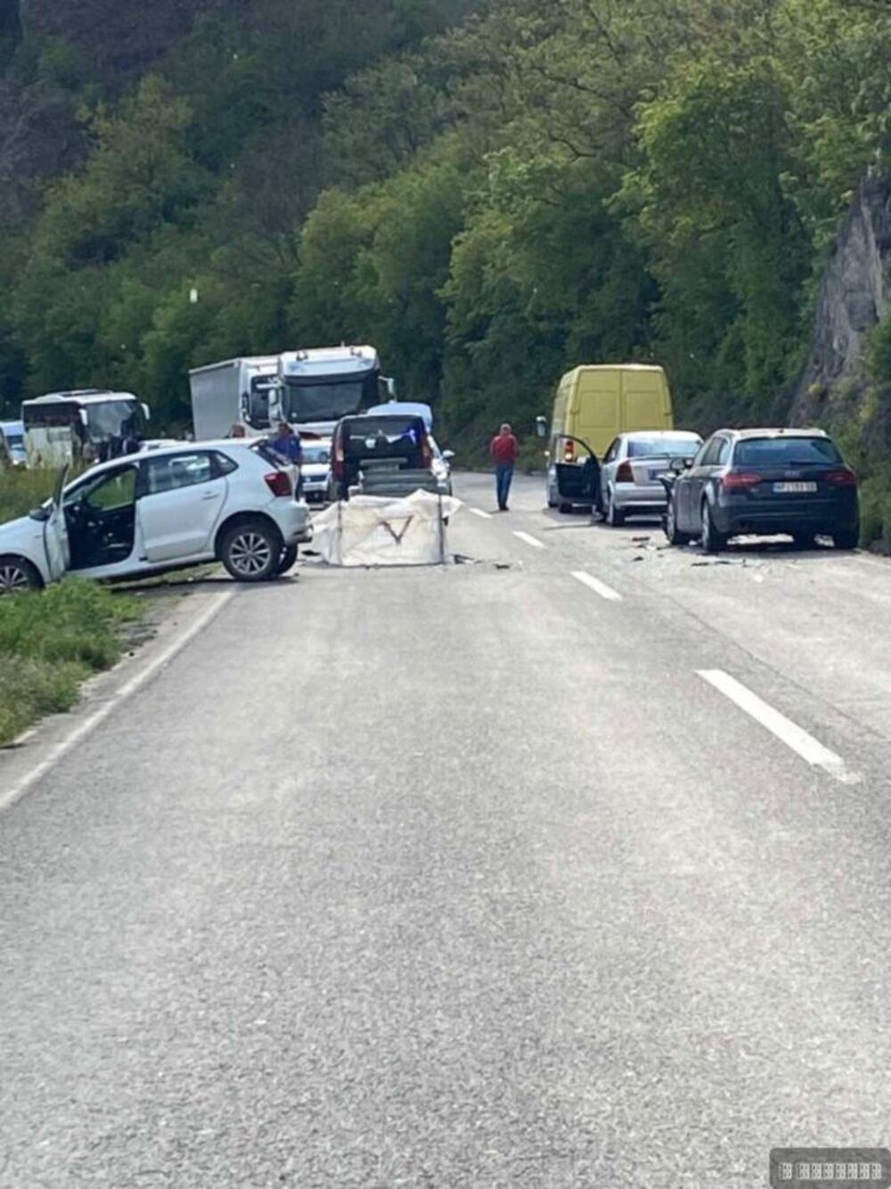Samo se odjednom začuo jak udarac, a onda još nekoliko zaredom: Očevidac opisao strašan sudar kod Raške