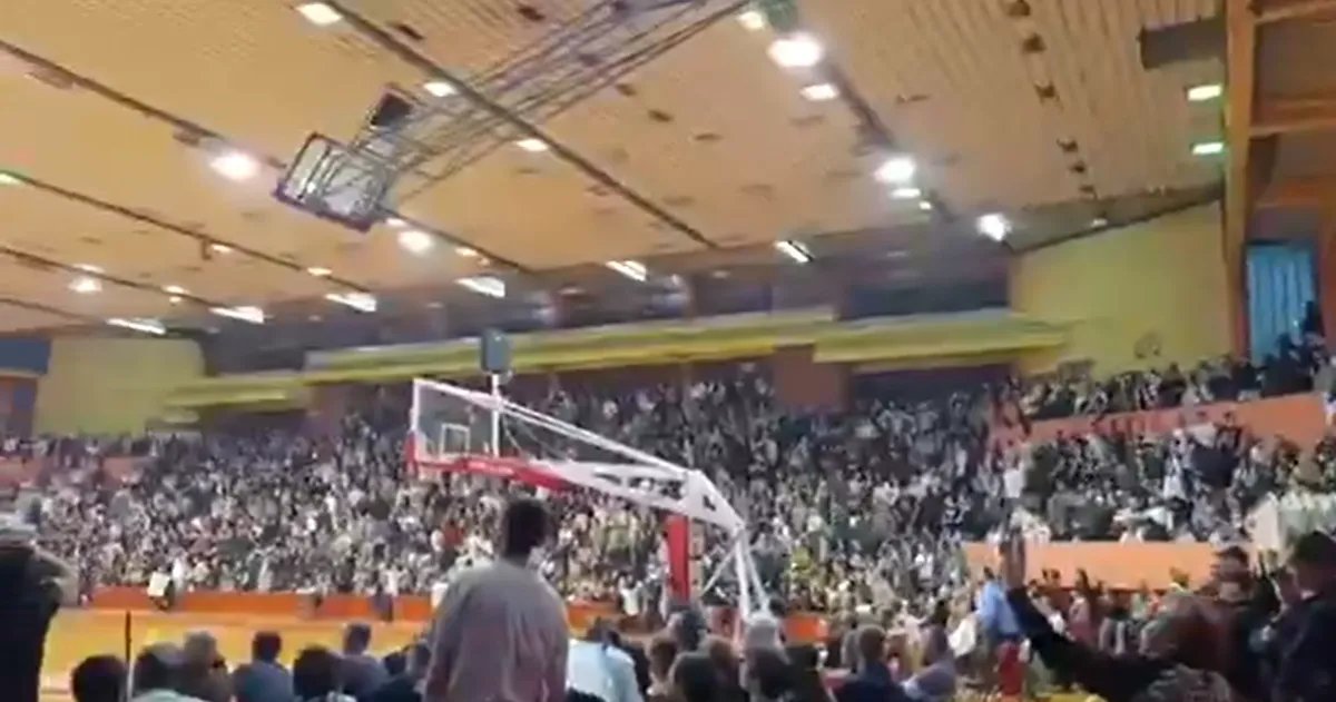 VIDEO "Ko ne skače, taj je ćaci": Orila se dvorana u Užicu na meču Sloboda - Partizan