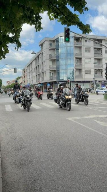 MITROVICA OTVORILA MOTO SEZONU! Hiljade bajkera preplavile grad, defile za pamćenje, pun Hipodrom do kasno u noć! (FOTO)