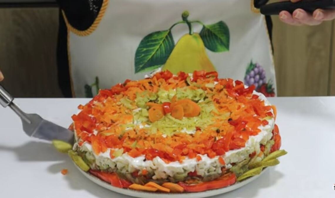 Ova salata je kraljica posne trpeze, idealna za Đurđevdan: Pravi se lako, a neverovatno je ukusna i dekorativna!