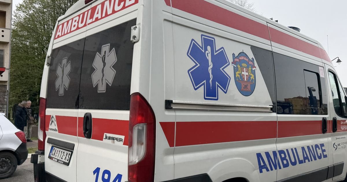 Teška nesreća u 4 ujutru u Novom Beogradu: Sudarili se autobus i automobil, žena ozbiljno povređena