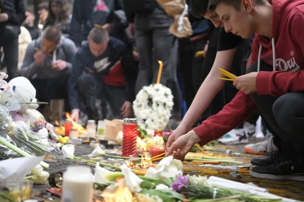 Tri godine od tragedije u OŠ "Vladislav Ribnikar": Srbija ne zaboravlja, Beograd danas u znaku sećanja na žrtve