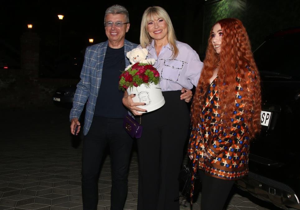 ĆERKA PEVAČA I NSLEDNICA SAŠE POPOVIĆA BILE SU NERAZDVOJNE, A ONDA JE SVE PUKLO: Spavale su jedna pored druge, ali... Evo zašto su se udaljile