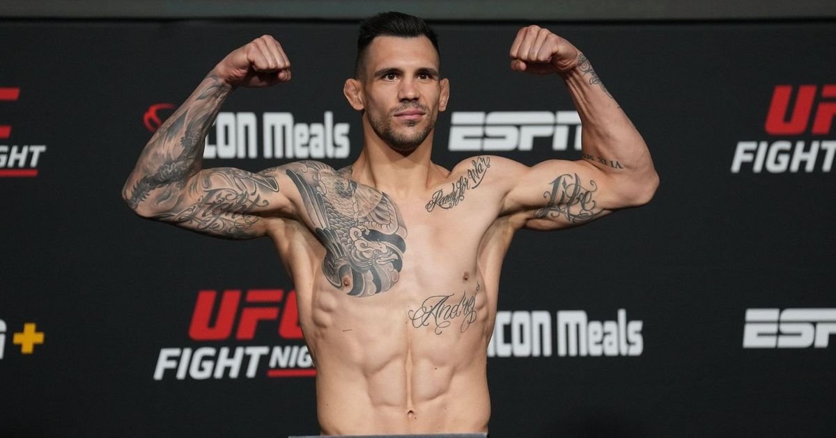 Kakva zver: Aleksandar Rakić objavio fotke u dresu Srbije i tako najavio nastup na UFC-u u Beogradu