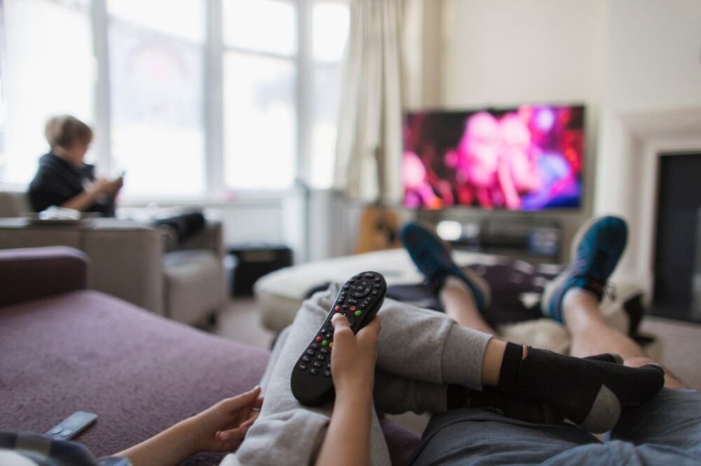 NISTE IMALI POJMA KOLIKO JE ŠTETNO! Najopasnije podešavanje na telefonu i televizoru, a skoro svi ga koriste!