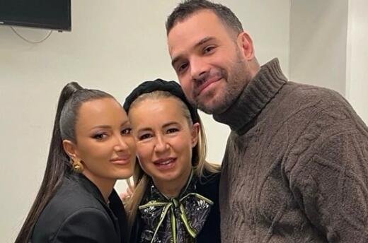 SLAVLJE U DOMU ALEKSANDRE PRIJOVIĆ: Naslednica obučena u roze, oko nje igračke, oglasila se ponosna baka