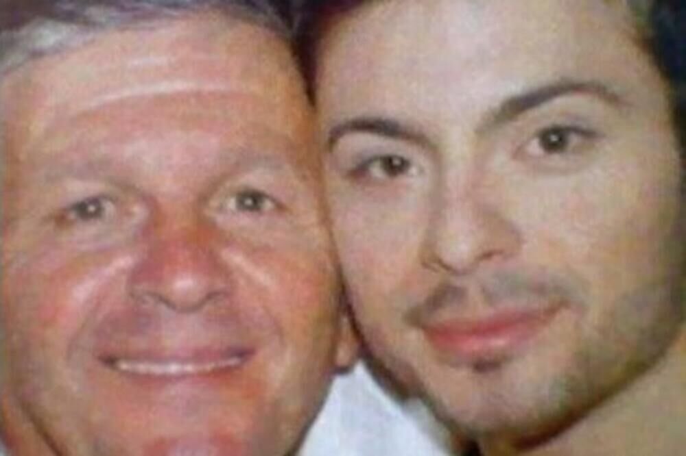 "Kažu da vreme leči sve ali..." Dve godine od smrti oca Tošeta Proeskog, ćerka obišla grob pa podelila bolnu objavu
