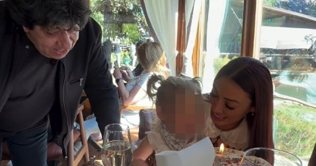 Veliko slavlje u domu Zorane Simeunović: 30 godina stariji Steva joj priredio iznenađenje, ona blista od sreće