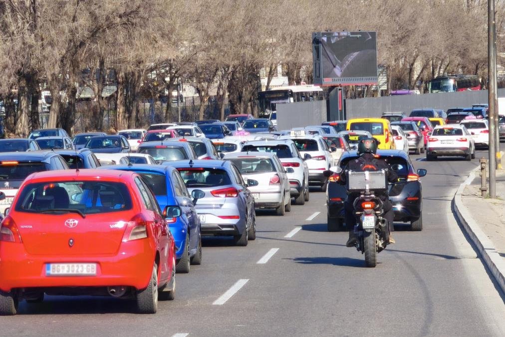 PRESEK STANJA NA GRANICAMA I NAPLATNIM STANICAMA Oglasio se AMSS, samo ovde čeka se 15 minuta
