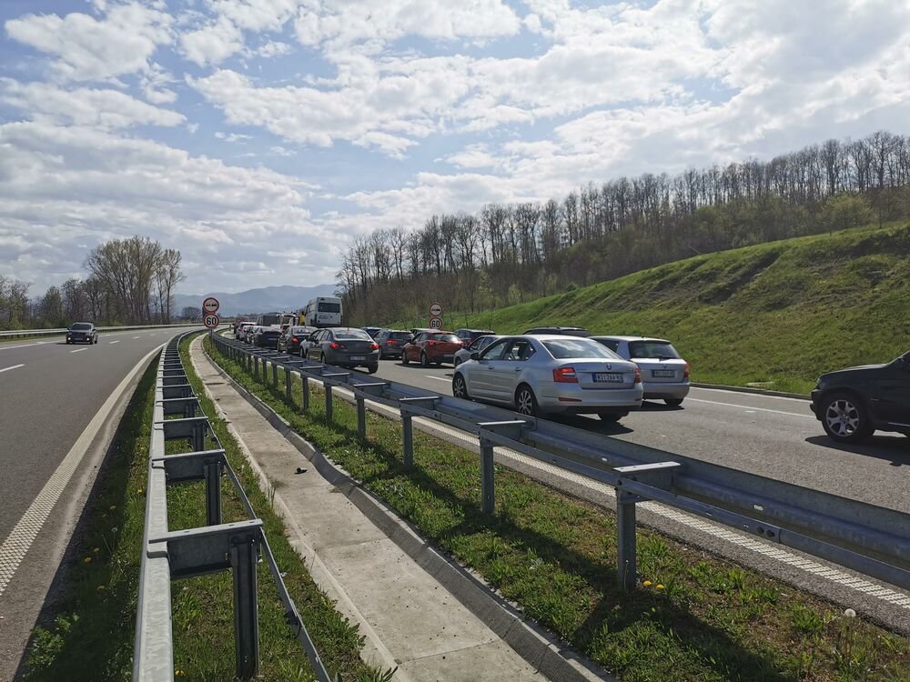 "Sramota, a čeka nas još gora katastrofa!" Haos na auto-putevima u Hrvatskoj, kolone duge i po 10 kilometara
