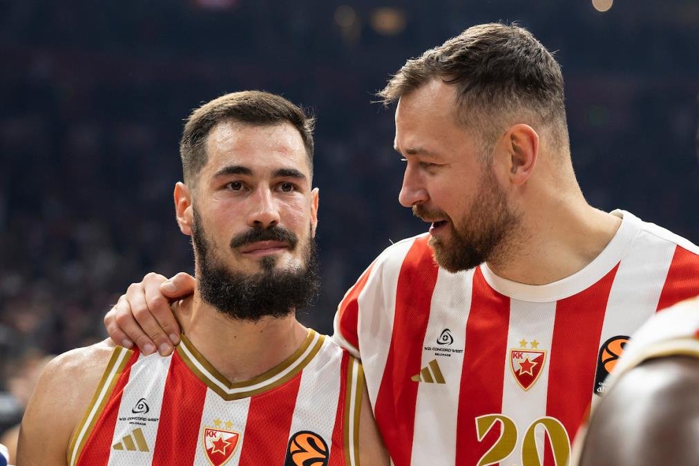 FOTO UBOD! Evo gde je suspendovani Nikola Kalinić dok Zvezda bije bitku protiv Zlatibora!