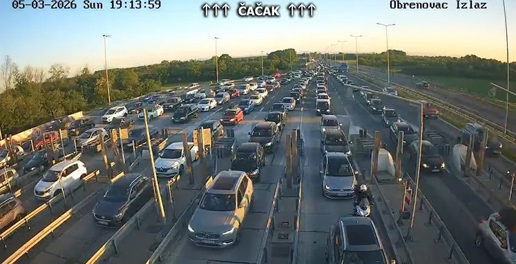 Kraj prazničnog vikenda: Kilometarske kolone na ulazu u Beograd, kolaps na naplatnim rampama FOTO, VIDEO