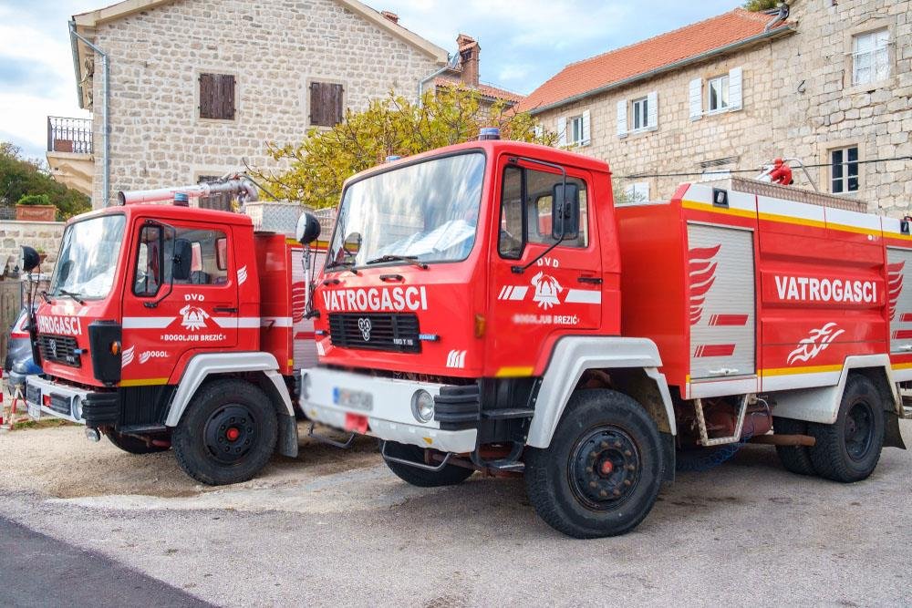 VELIKI POŽAR U MARKOVINI: Vatra zahvatila porodičnu kuću, gornji sprat u potpunosti UNIŠTEN! Brzom intervencijom vatrogasaca sprečeno dalje širenje