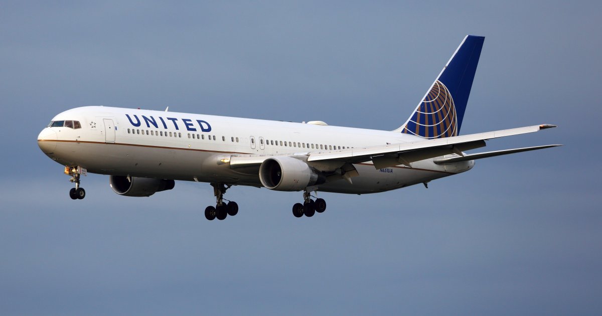 Umalo tragedija: Boing 767 udario banderu pri sletanju, u avionu bilo 231 putnika i članova posade