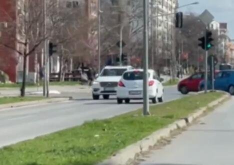 Kontra smer za lajkove i novac: 100€ po kilometru za opasnu vožnju – ko će to zaustaviti?