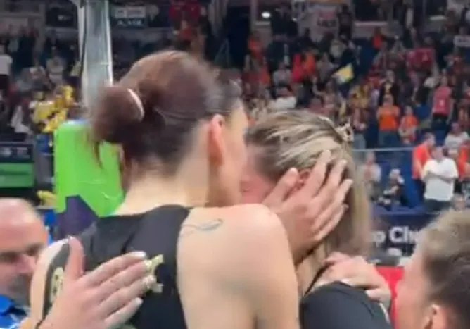 VIDEO Dirljive scene šampionki Evrope: Katarina plače kao kiša, a onda joj prilazi Tijana Bošković i nastaje najemotivniji trenutak finala