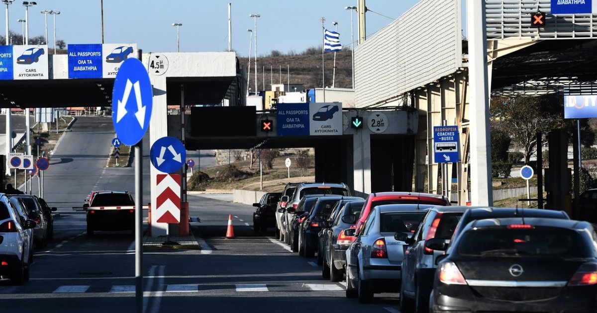 Srpski prkos na Evzoniju! Zbog onog što su Srbi uradili usred gužve, GORE MREŽE: Veroučitelj objavio i snimak