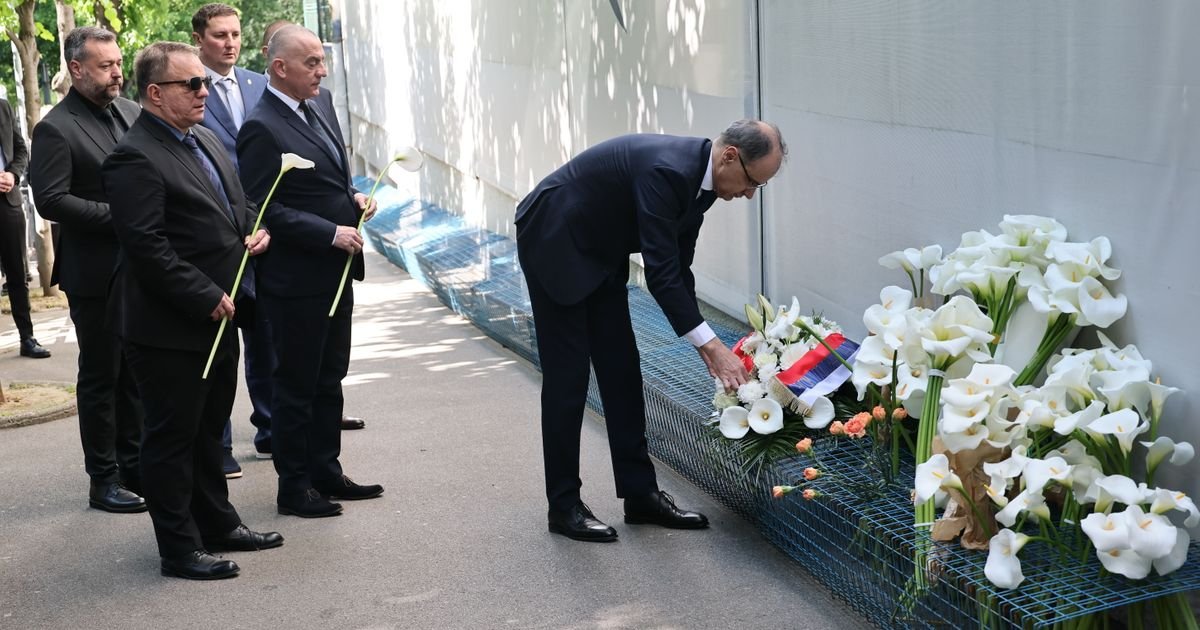 PM Macut and cabinet ministers pay respects to victims of Belgrade elementary school massacre