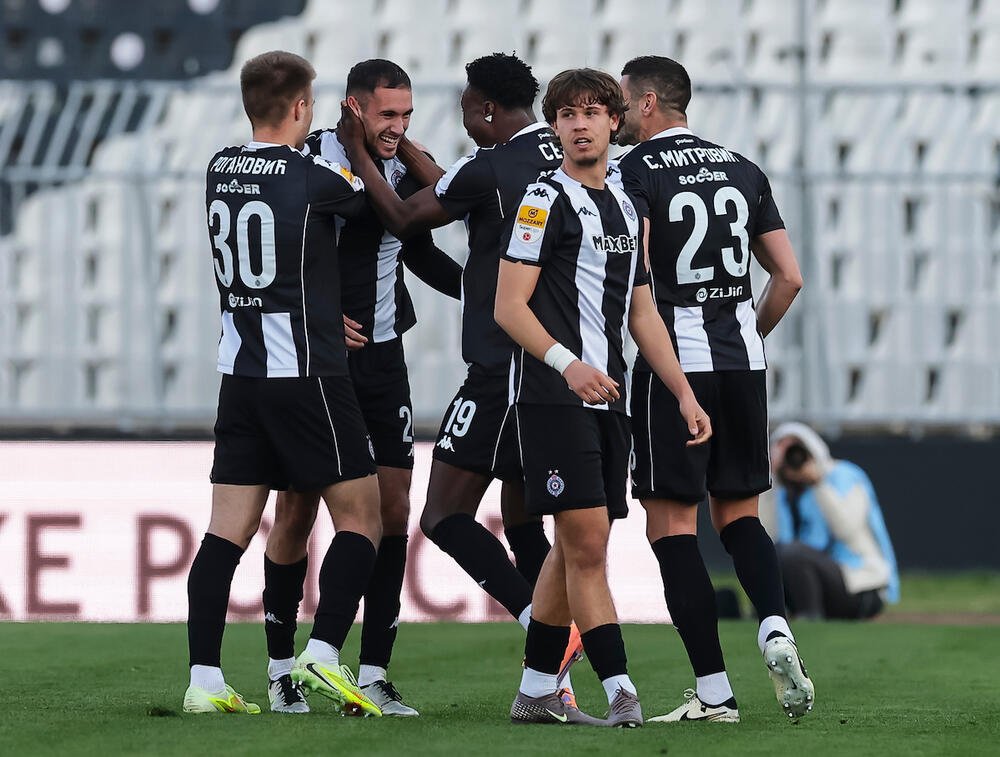 Partizan spremio ozbiljan novac za prvi potpis: Transfer koji zavisi od Dragojevića i Ugrešića (VIDEO)