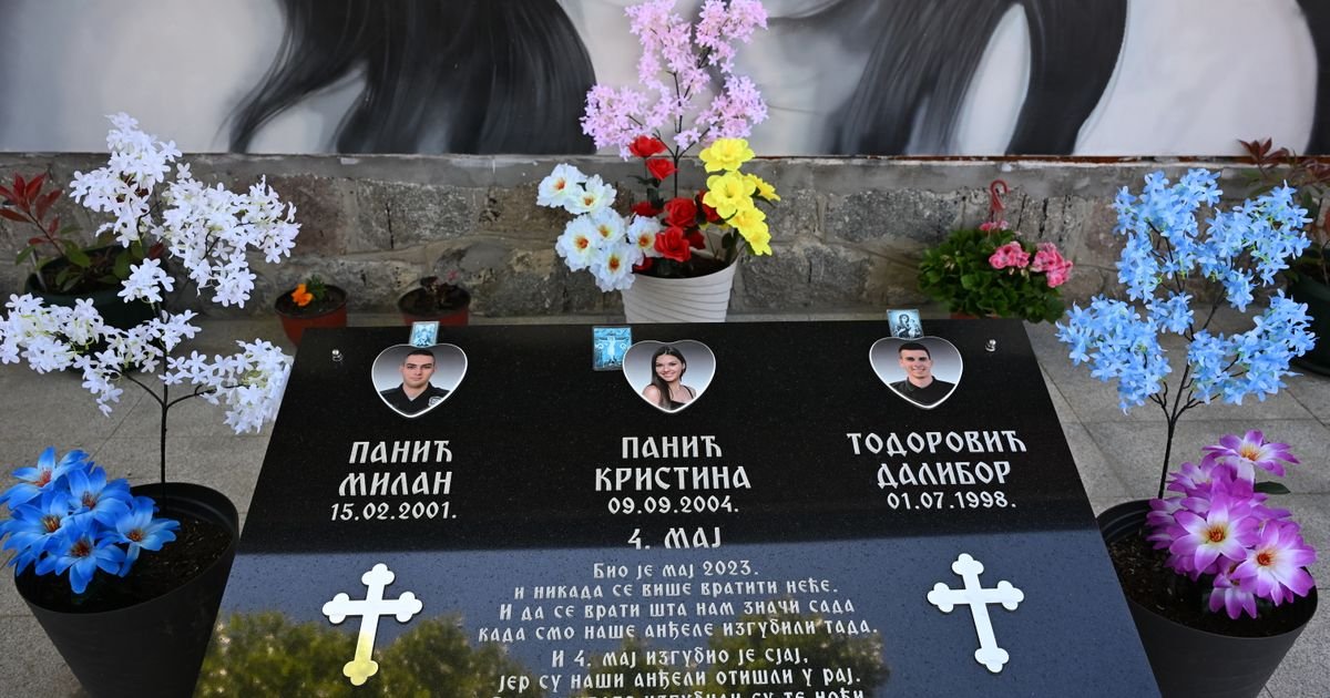 Tri godine tuge u Duboni i Malom Orašju: Porodice polažu vence, roditelji dece iz "Ribnikara" pružili podršku