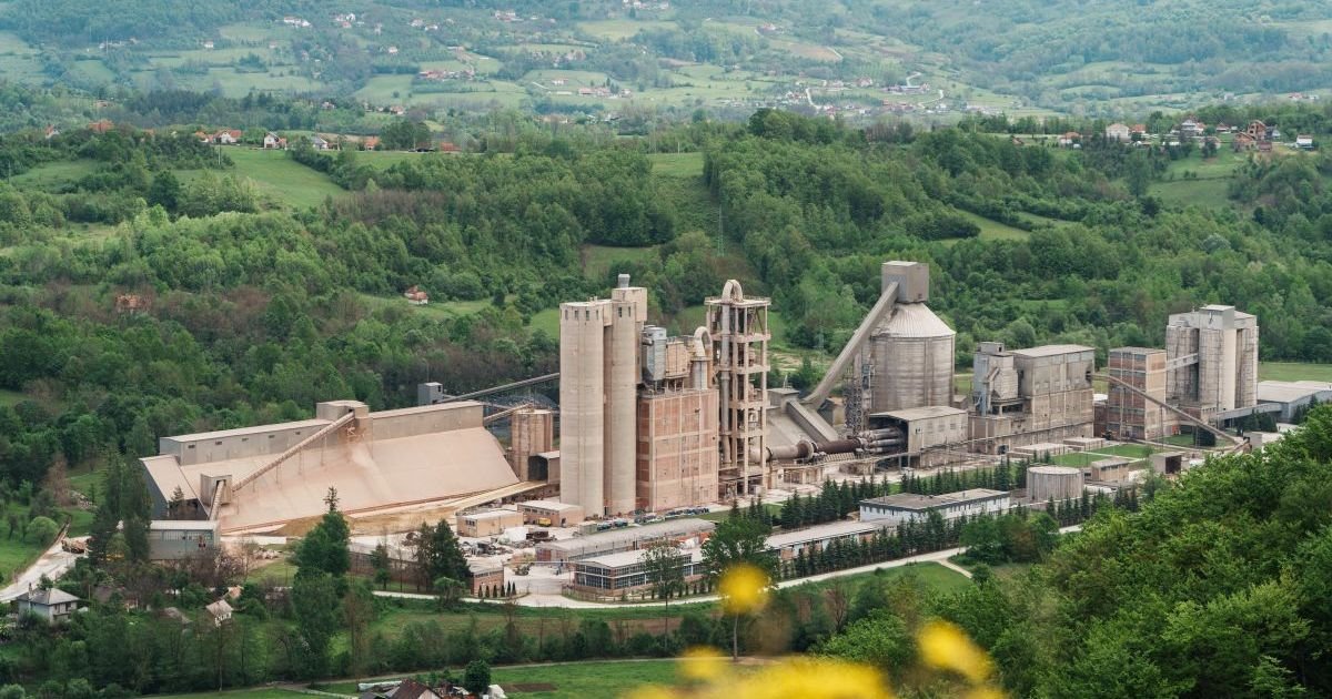 Titan Cementara Kosjerić obeležava 50 godina rada: Nove investicije i razvoj kroz održivu energiju