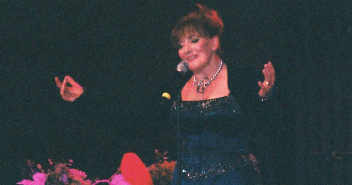 Najstarija pevačica na Balkanu (87) održala poslednji koncert, jedva izšala sa štapom: "Isplakao sam se..."