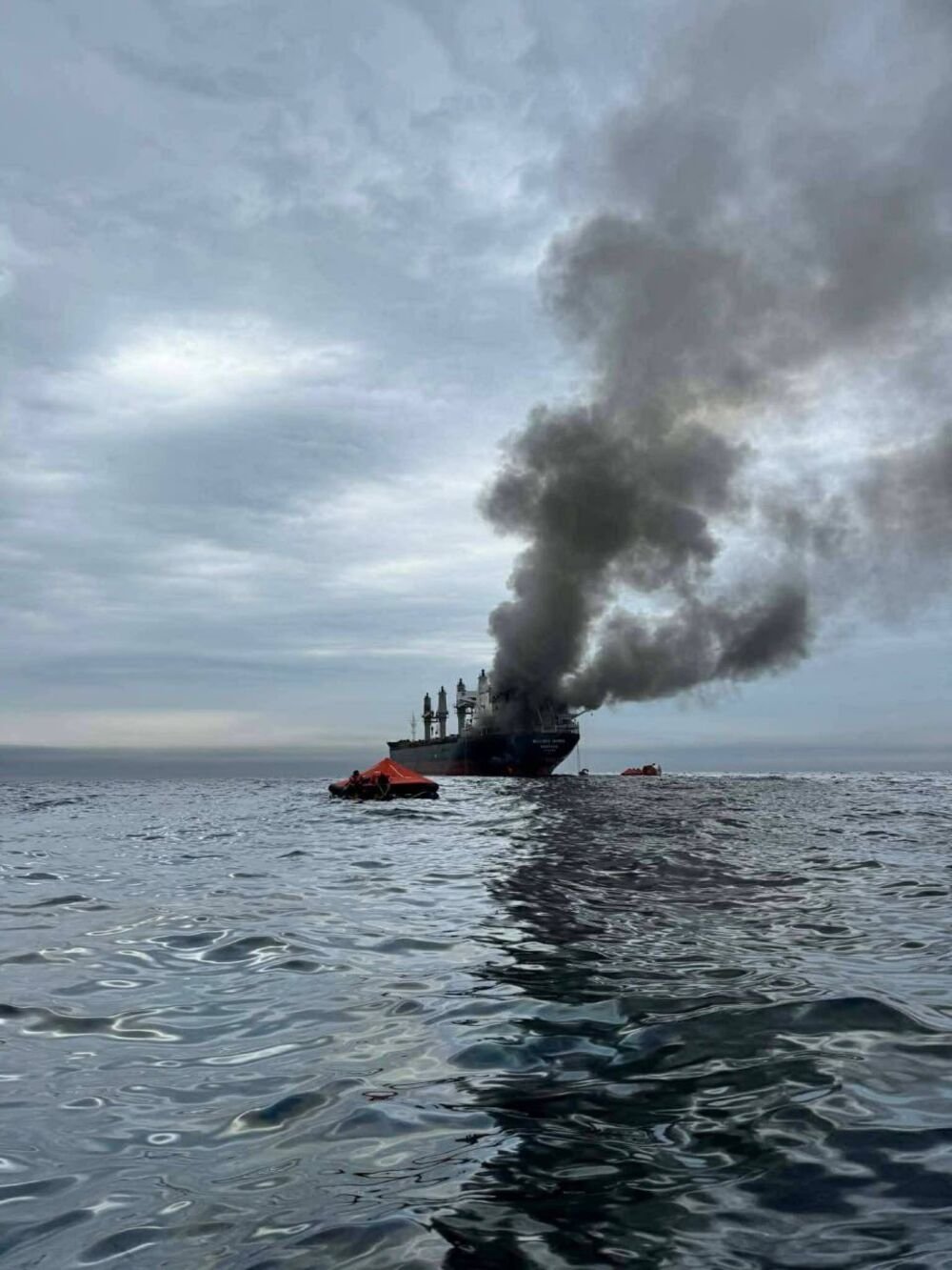 NOVA DRAMA U ORMUSKOM MOREUZU! Iran ispalio DVE rakete na američki ratni brod!