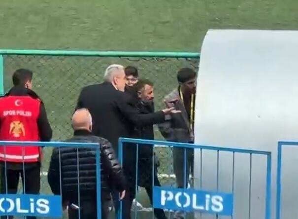 SKANDAL KAKAV SE NE PAMTI! VODILI 4:1 u 70. MINUTU, A ONDA JE PREDSEDNIK KLUBA DOŠAO DO KLUPE: Ono što se dogodilo je izazvalo potres u evropskom fudbalu!